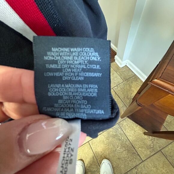 Tommy Hilfiger Navy Blue T-Shirt - Picture 8 of 8